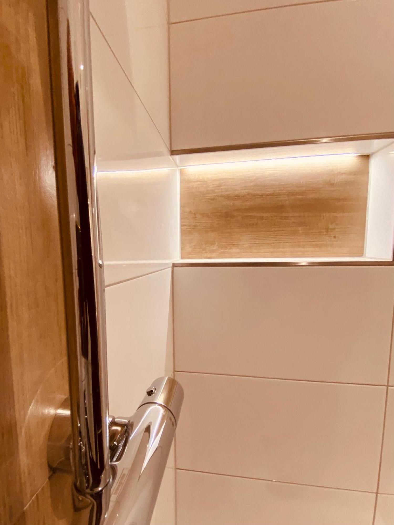 Hochwertige Ferienwohnung Mit 7Qm Balkon, Netflix, Kaffeeautomat, Rainshower Bad Zwickau Eksteriør billede
