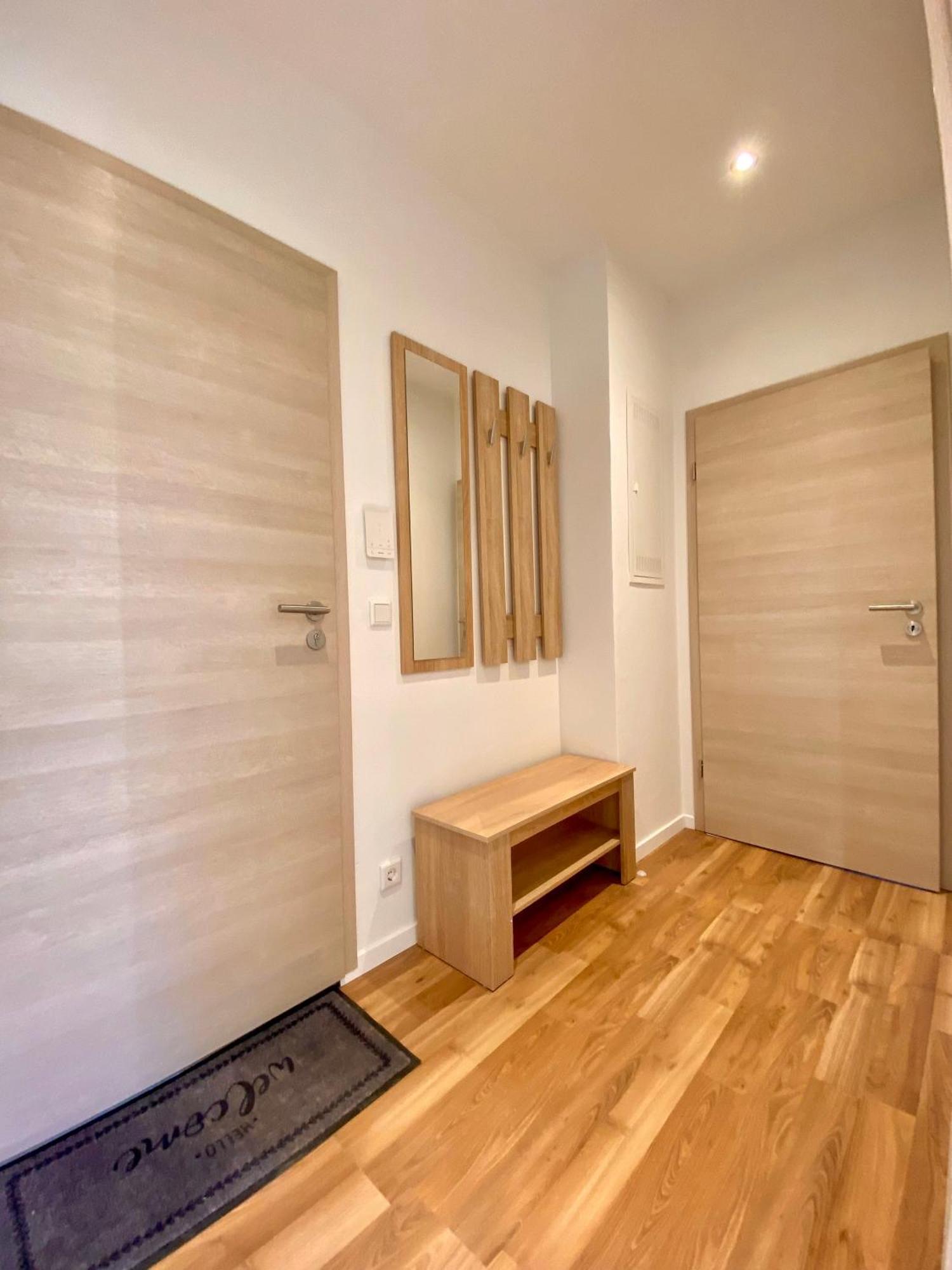 Hochwertige Ferienwohnung Mit 7Qm Balkon, Netflix, Kaffeeautomat, Rainshower Bad Zwickau Eksteriør billede