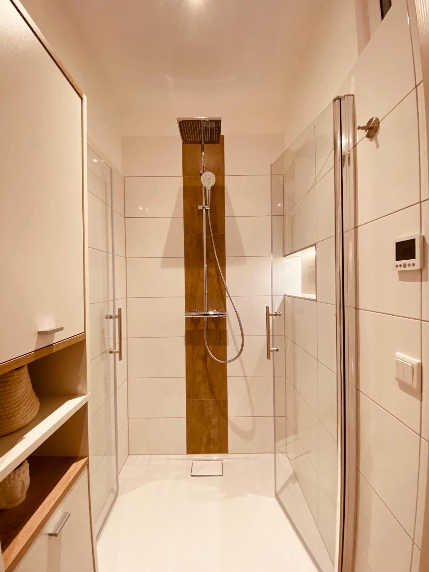 Hochwertige Ferienwohnung Mit 7Qm Balkon, Netflix, Kaffeeautomat, Rainshower Bad Zwickau Eksteriør billede