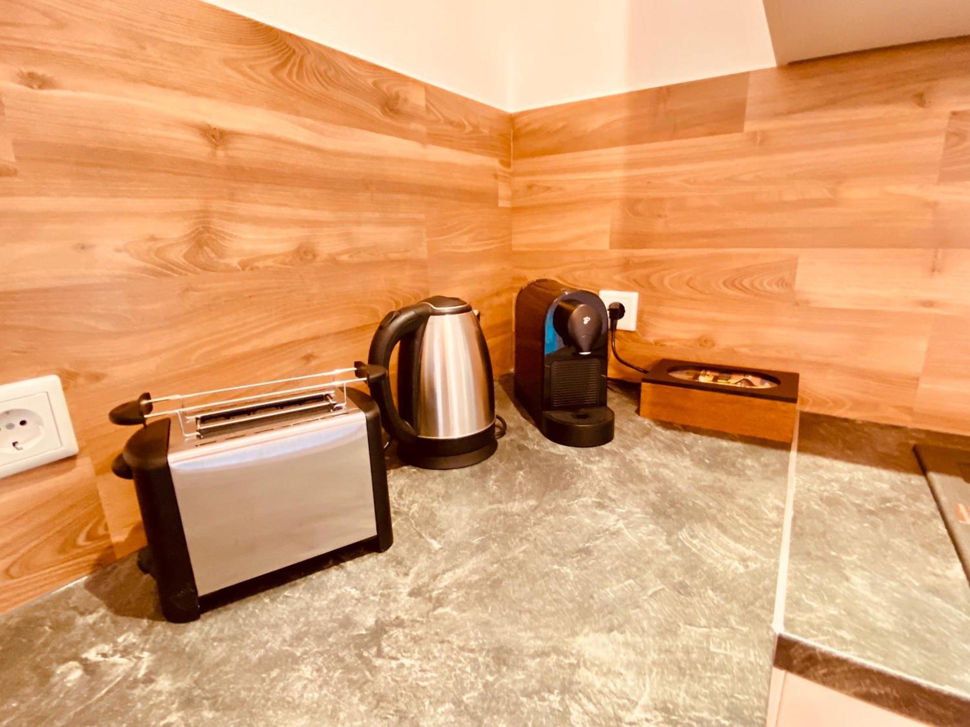 Hochwertige Ferienwohnung Mit 7Qm Balkon, Netflix, Kaffeeautomat, Rainshower Bad Zwickau Eksteriør billede
