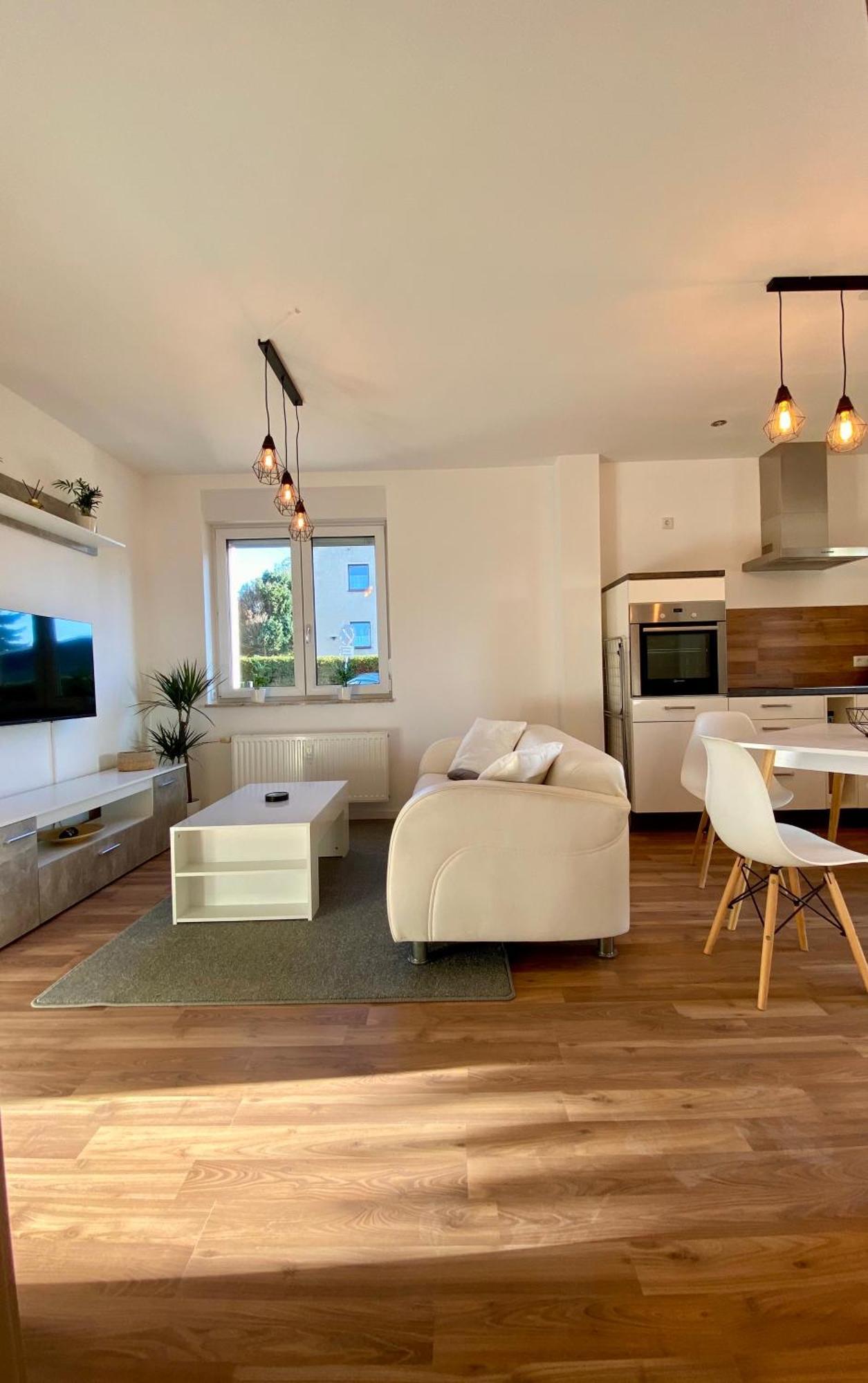 Hochwertige Ferienwohnung Mit 7Qm Balkon, Netflix, Kaffeeautomat, Rainshower Bad Zwickau Eksteriør billede