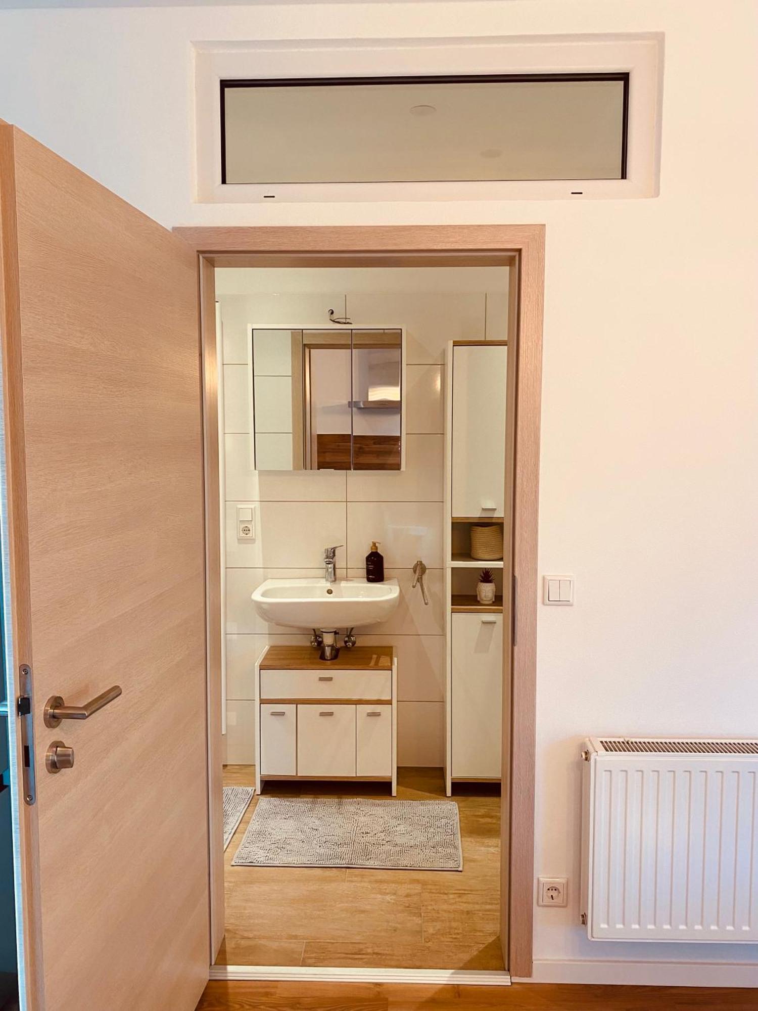 Hochwertige Ferienwohnung Mit 7Qm Balkon, Netflix, Kaffeeautomat, Rainshower Bad Zwickau Eksteriør billede
