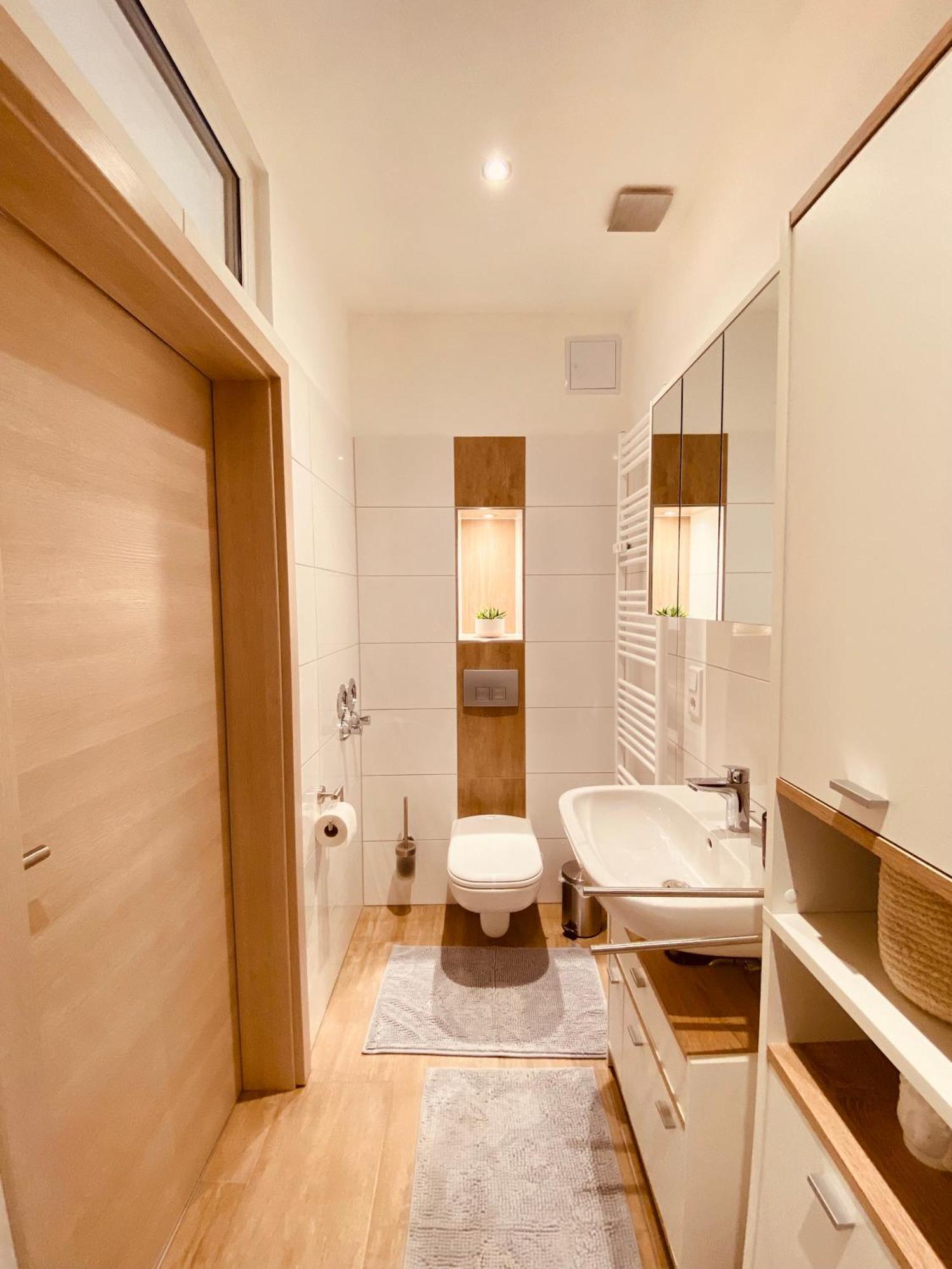 Hochwertige Ferienwohnung Mit 7Qm Balkon, Netflix, Kaffeeautomat, Rainshower Bad Zwickau Eksteriør billede